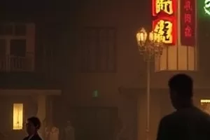 纪录片《北纬四十度》封面，纵贯的公路与远山
