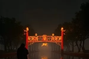 剧集《海雾之下》封面，渔船穿过低垂的云雾